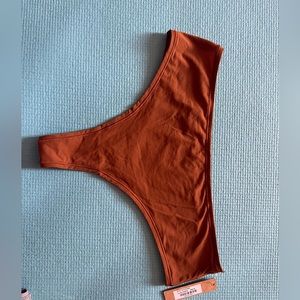 SKIMS fits everybody underwear